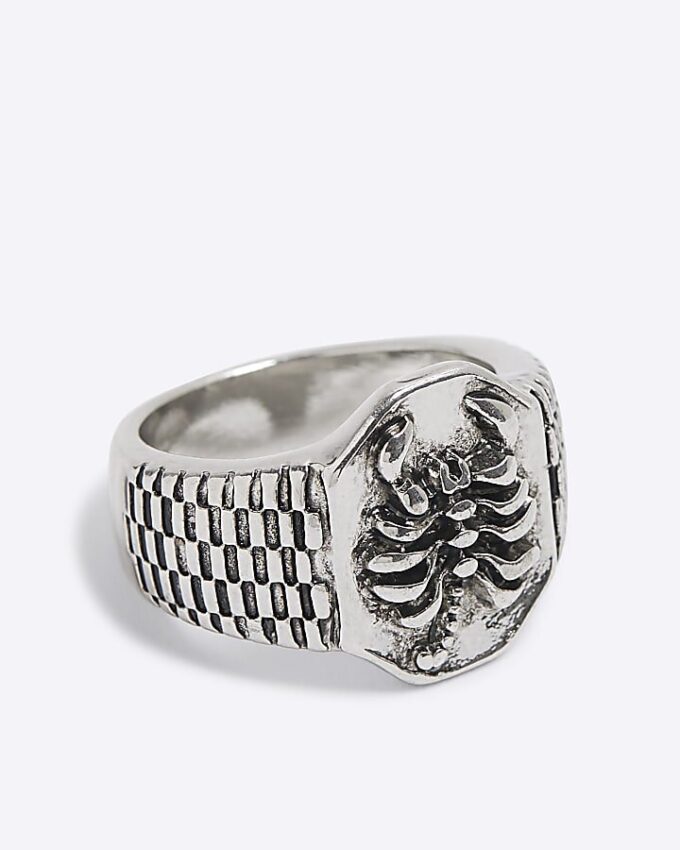 Silverring med skorpion