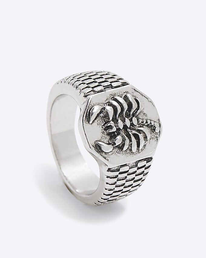 Silverring med skorpion
