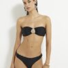 Svart bandeau-bikinitopp med nitar