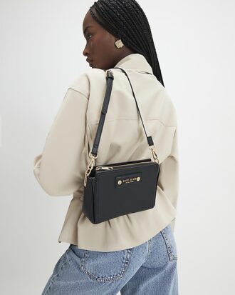 Svart boxig crossbody-väska
