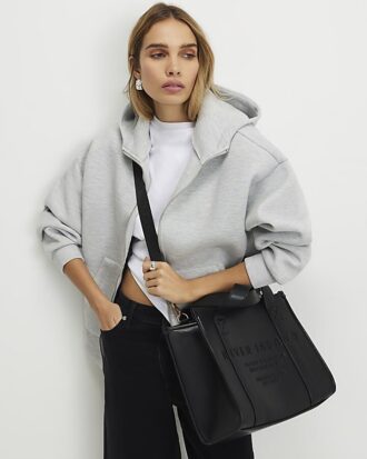 Svart broderad totebag