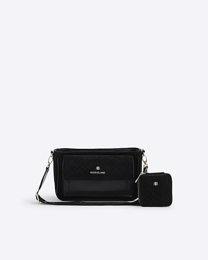 Svart crossbody-väska i imiterat mocka med monogram