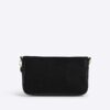 Svart crossbody-väska i imiterat mocka med monogram