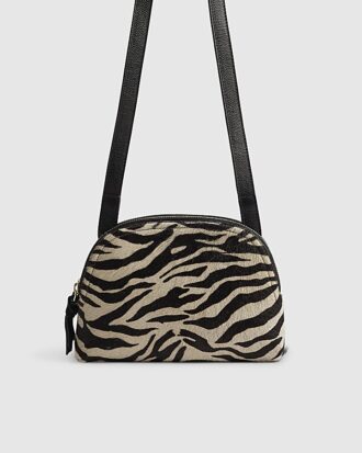 Svart crossbody-väska i ponnyhårsläder med zebramönster