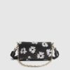 Svart crossbody-väska med daisy-tryck