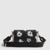 Svart crossbody-väska med daisy-tryck