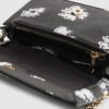 Svart crossbody-väska med daisy-tryck