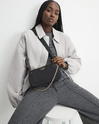 Svart crossbody-väska med dubbla fack