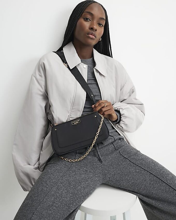 Svart crossbody-väska med dubbla fack
