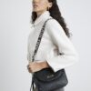 Svart crossbody-väska med lock