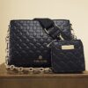 Svart crossbody-väska med präglad kedja