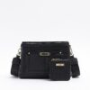 Svart crossbody-väska med präglat monogram