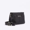 Svart crossbody-väska med präglat monogram