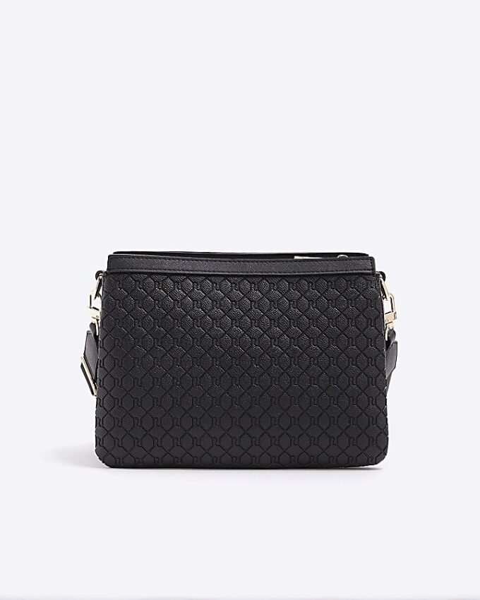 Svart crossbody-väska med präglat monogram
