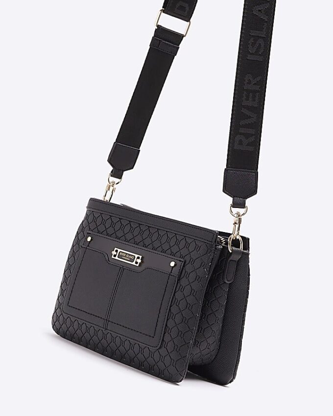 Svart crossbody-väska med präglat monogram