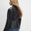 Svart figursydd blazer i konstläder