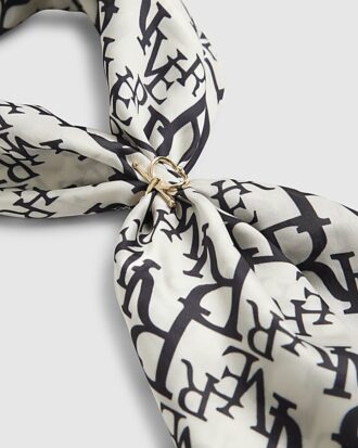Svart halsduk med monogramtryck Svart halsduk med monogramtryck