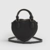 Svart hjärtformad crossbody-väska