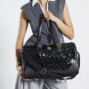 Svart Holdall-väska med monogramcharm i lack