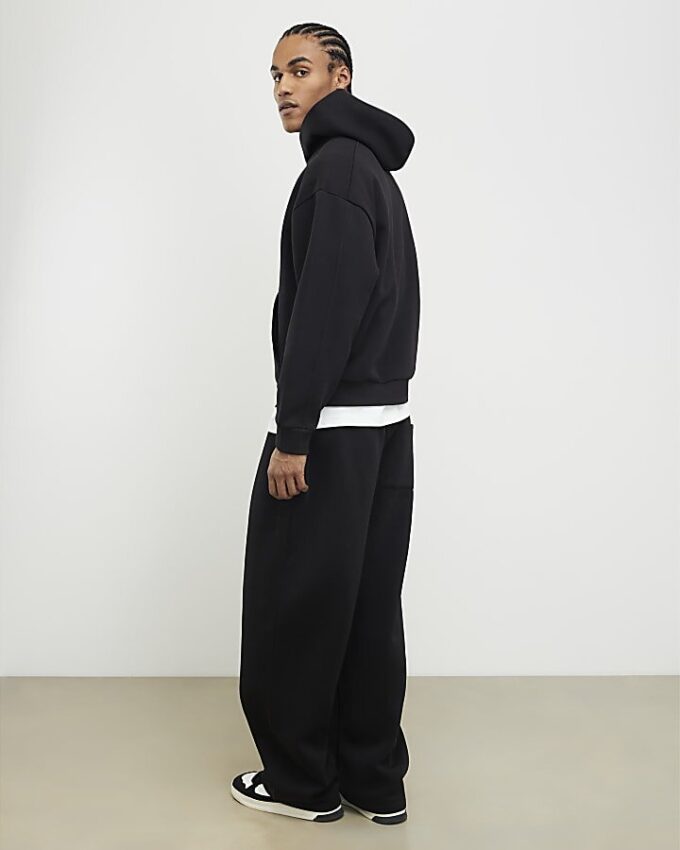 Svart hoodie i oversized-modell Svart hoodie i oversized-modell