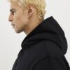 Svart hoodie med normal passform