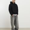 Svart hoodie med normal passform