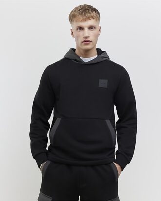Svart hoodie med normal passform och Luminis-märke