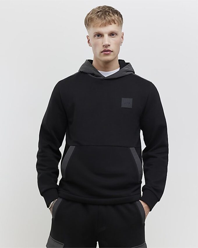 Svart hoodie med normal passform och Luminis-märke