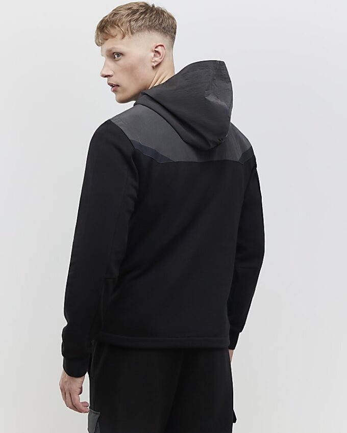 Svart hoodie med normal passform och Luminis-märke