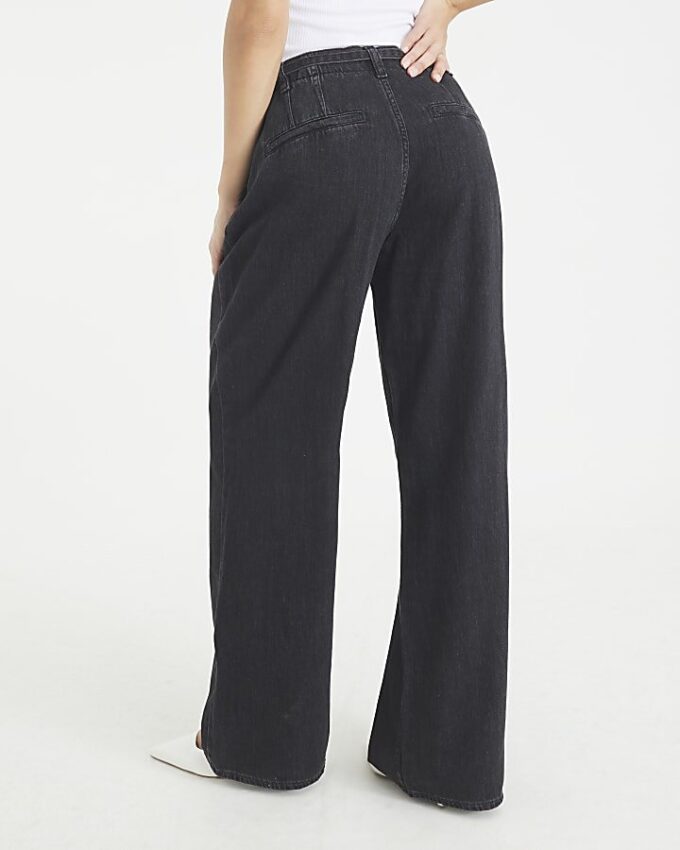 Svart jeans med hög midja, vida ben och knytning fram