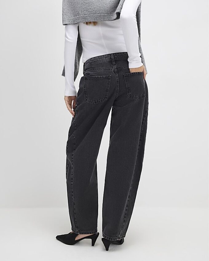 Svart jeans med sömmar och barellben