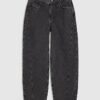 Svart jeans med sömmar och barellben