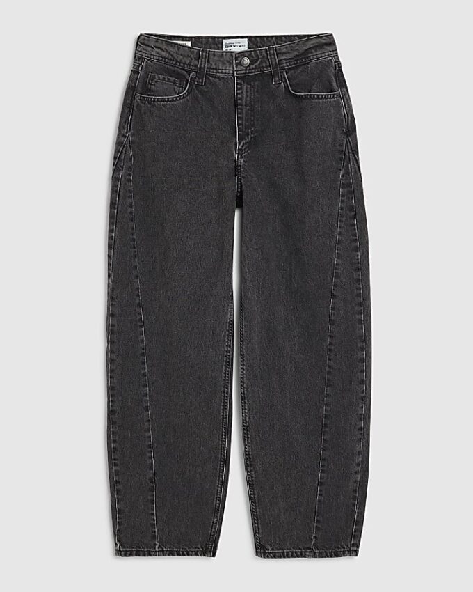 Svart jeans med sömmar och barellben