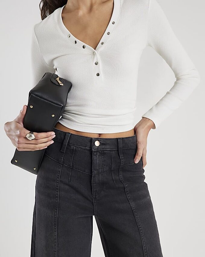 Svart jeans med sömmar och vida ben