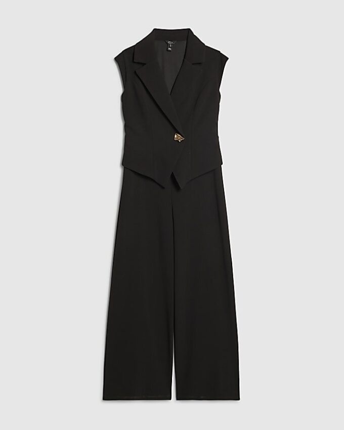 Svart jumpsuit med korta ärmar och vida ben