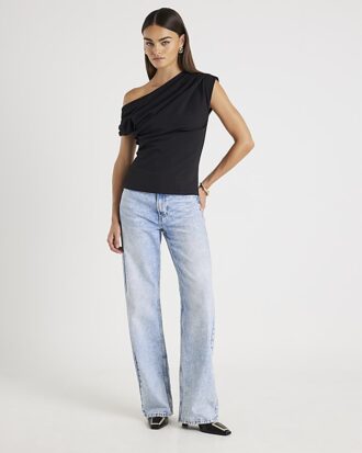 Svart kortärmad off shoulder-top med drapering