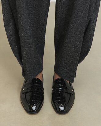Svart lackloafers med skulpterad kant