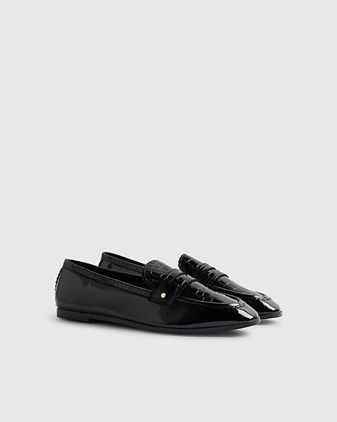 Svart lackloafers med skulpterad kant