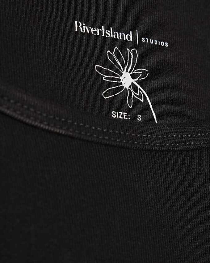Svart långärmad figursydd topp
