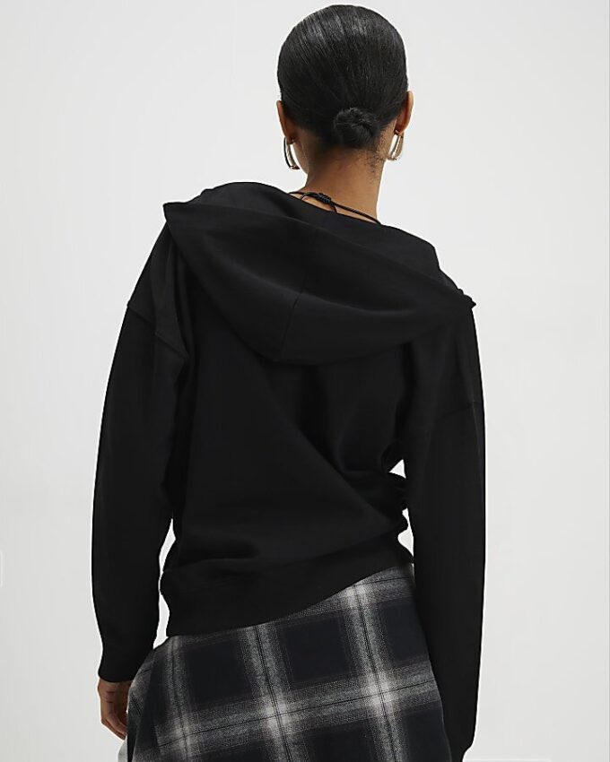 Svart långärmad hoodie med omlottfront
