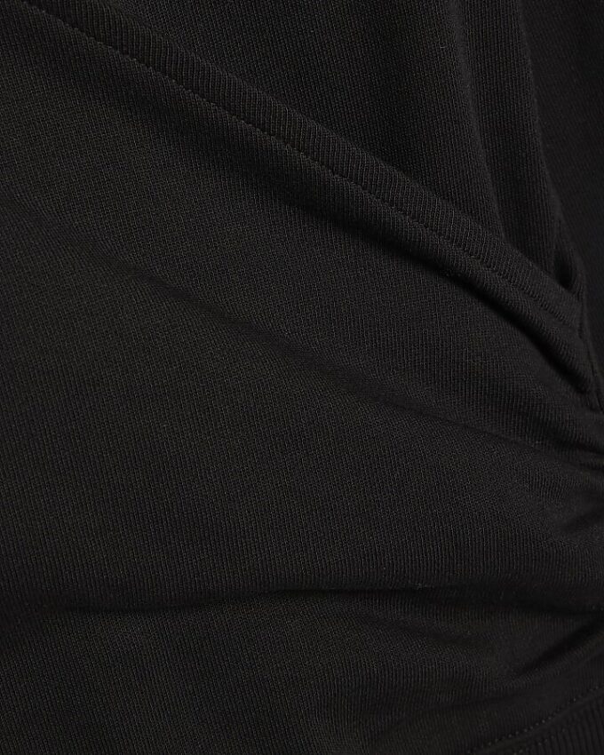 Svart långärmad hoodie med omlottfront