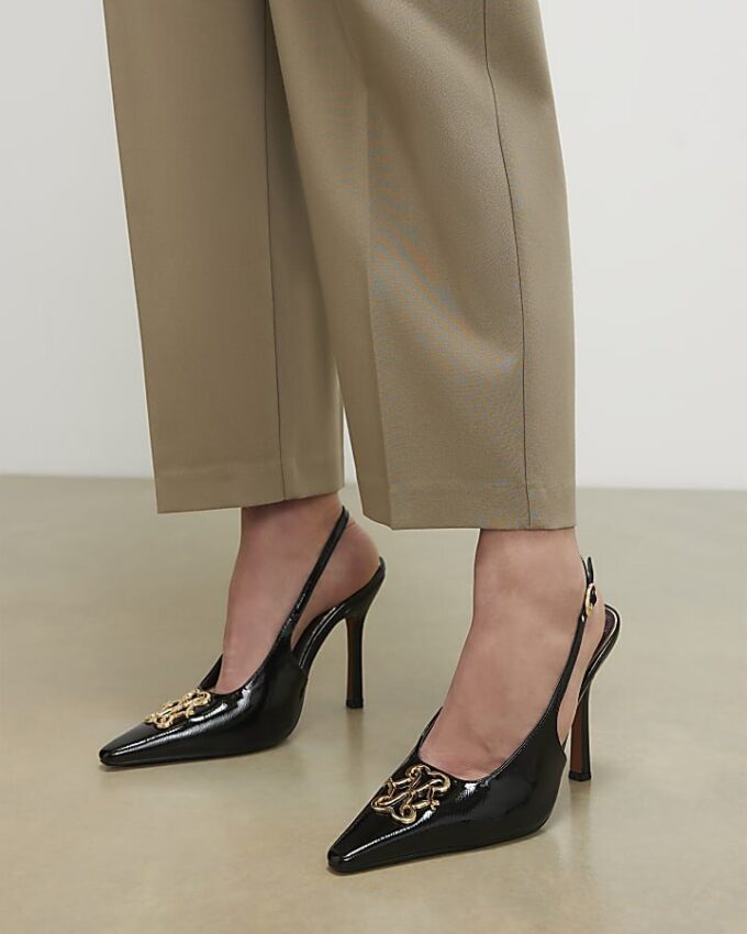 Svart logo-slingback-klackar