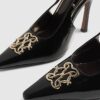 Svart logo-slingback-klackar
