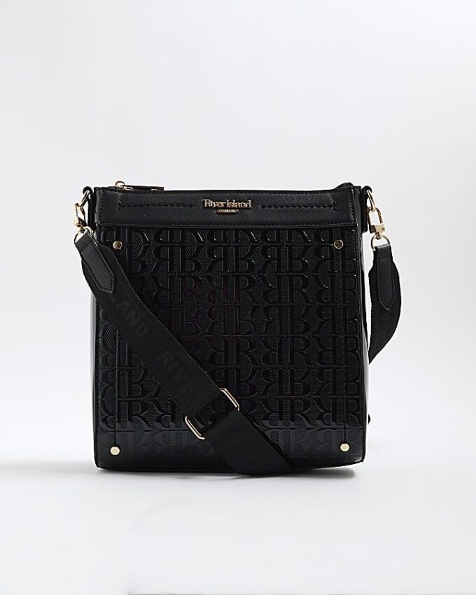 Svart messenger-väska i lackat läder med monogram
