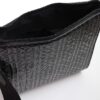 Svart messenger-väska i lackat läder med monogram