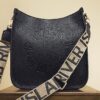 Svart messenger-väska med logotyp