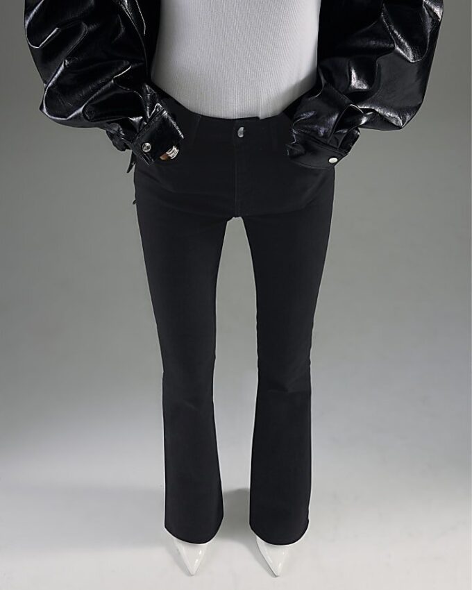 Svart midjehöga flared jeans Svart midjehöga flared jeans