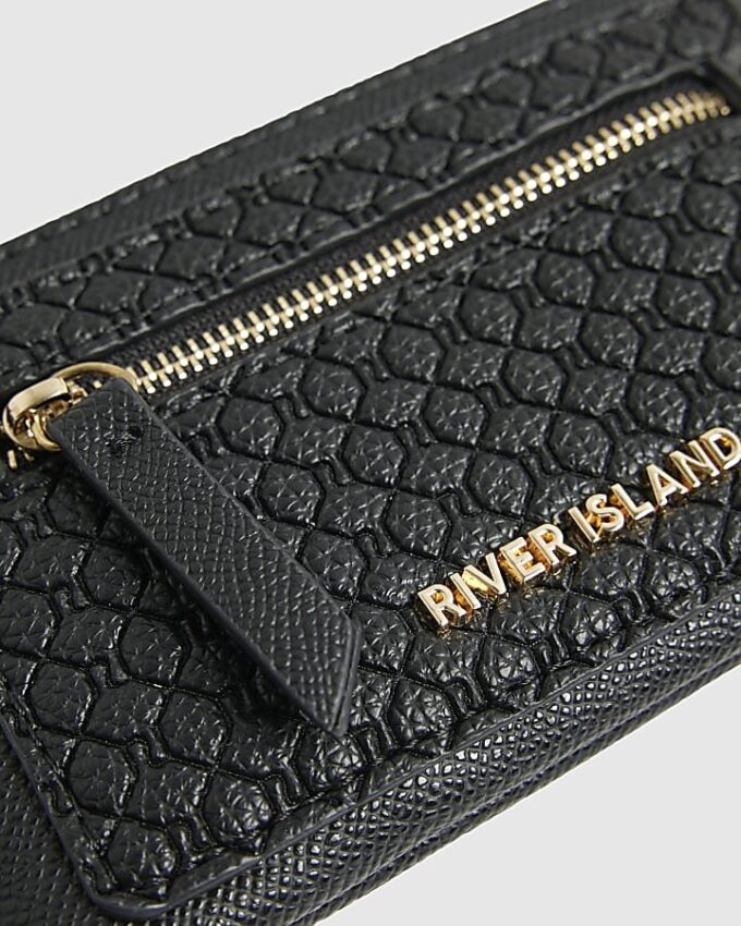 Svart miniväska med präglat monogram