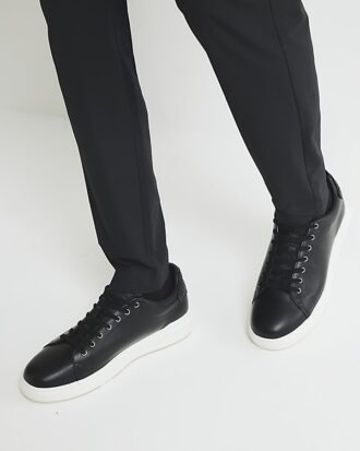 Svart monogrampanel sneakers