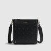 Svart monogrampräglad messenger-väska